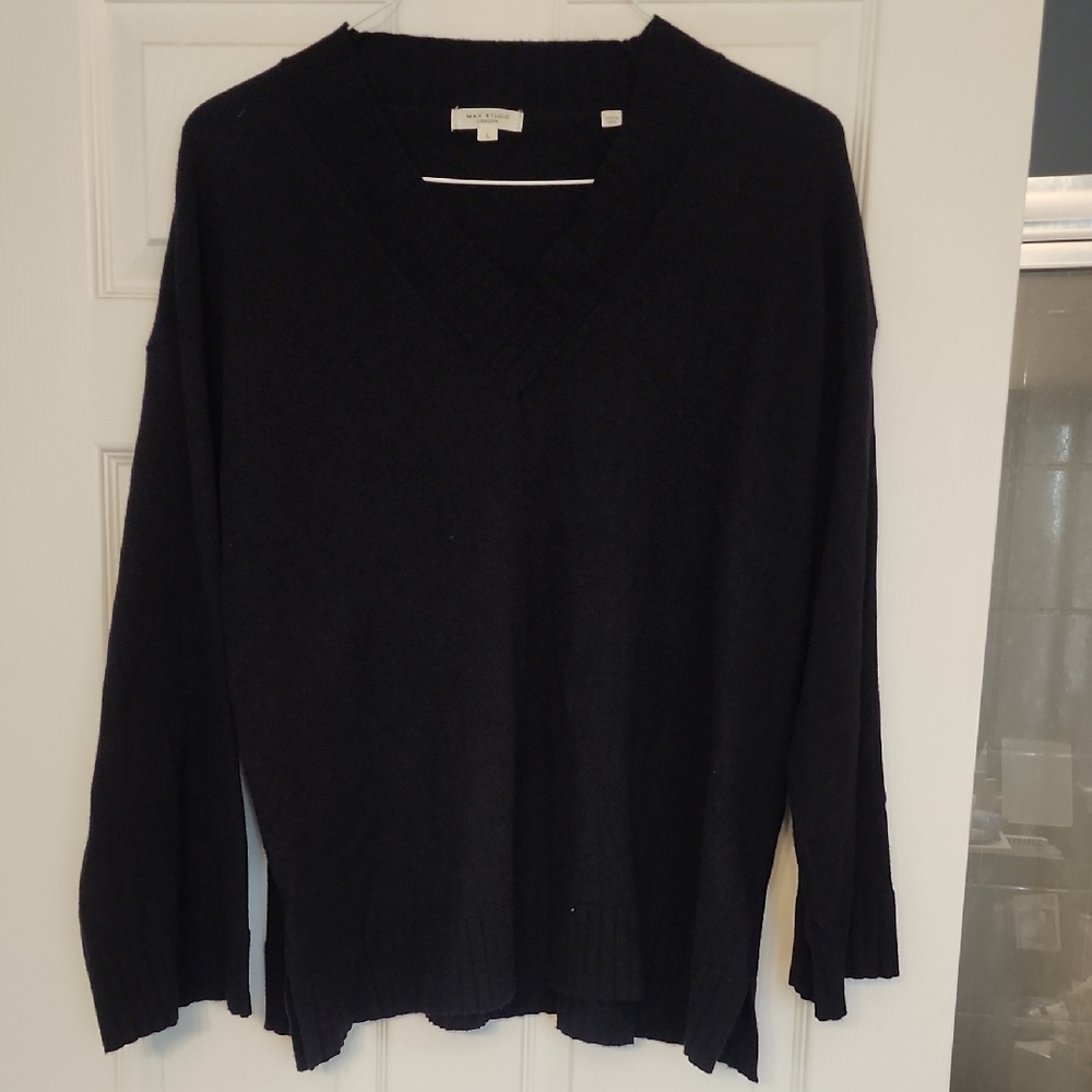 Max Studio Black V-Neck Sweater with Long Sleeves